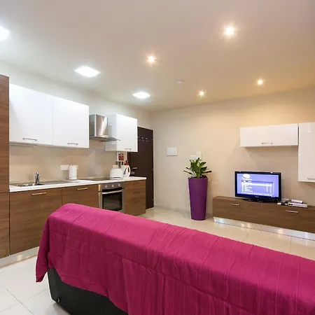 מלון דירות Instyle 3*