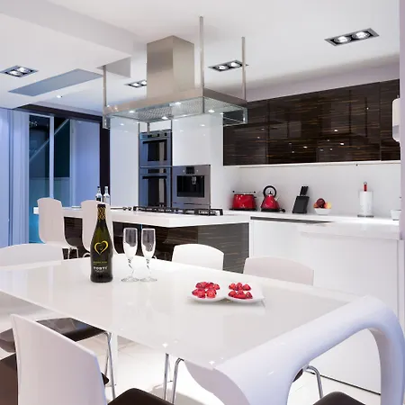 Instyle Aparthotel 3*