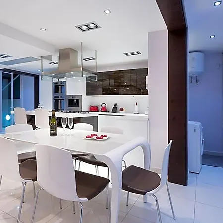 Instyle 3* Saint Julian's