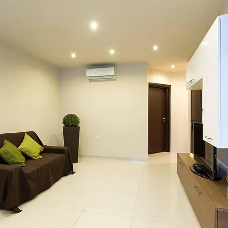 Instyle Aparthotel San Ġiljan